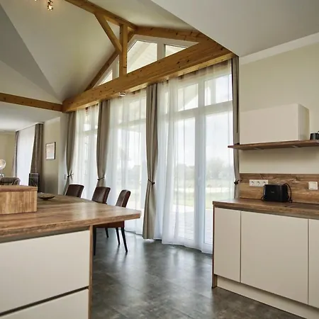 Modernes Mit Eigenem Garten Und Terrasse - Bauernrose *