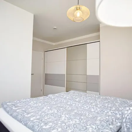 Modernes Mit Eigenem Garten Und Terrasse - Bauernrose 트렌트