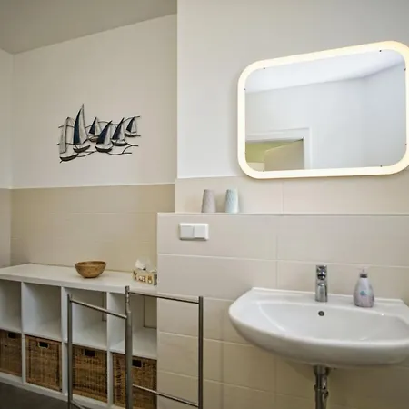 Modernes Mit Eigenem Garten Und Terrasse - Bauernrose