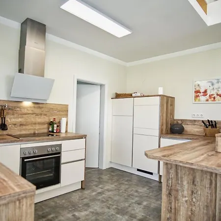 Modernes Mit Eigenem Garten Und Terrasse - Bauernrose * 트렌트